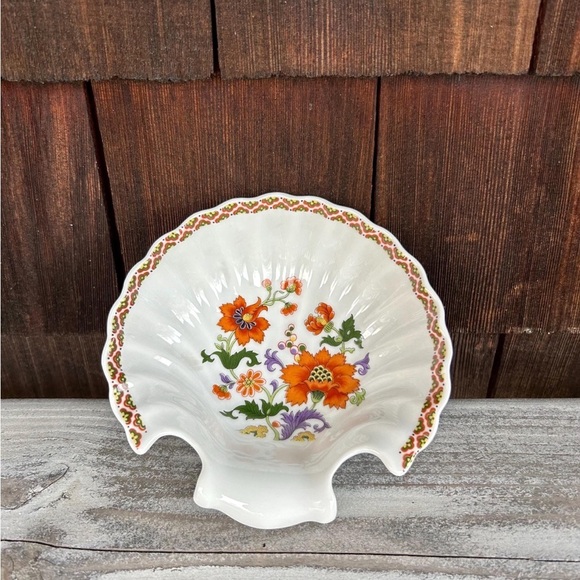 French shell dish with orange floral pattern. - Picture 7 of 7